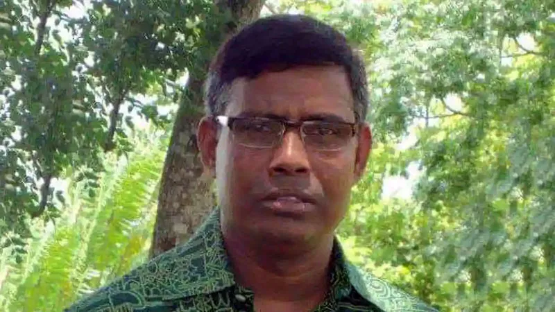 সাবেক শিক্ষামন্ত্রীর এপিএস মন্মথ বাড়ৈ চাকরিচ্যুত
