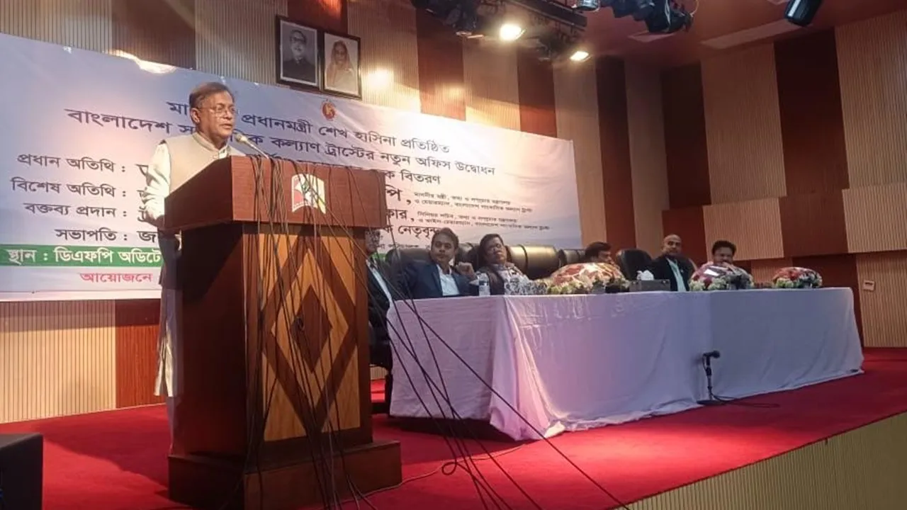 আমরা তালা ভেঙে অফিসে গিয়েছিলাম আর বিএনপি : তথ্যমন্ত্রী