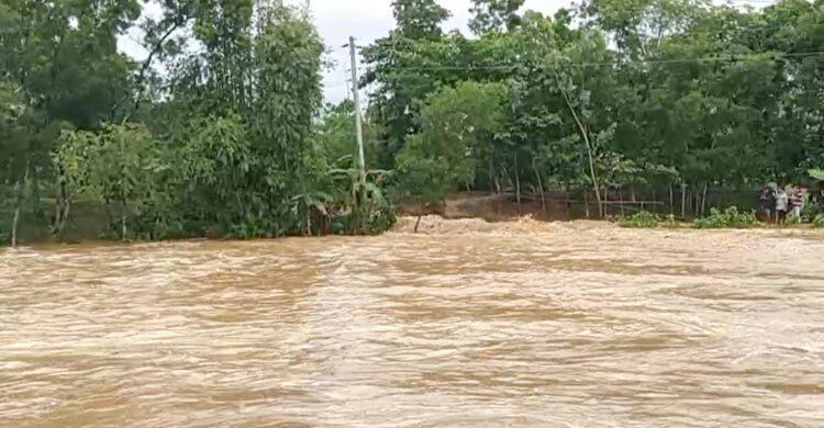 বিপৎসীমার ওপরে মৌলভীবাজারের ৫ নদ-নদী, নতুন এলাকা প্লাবিত