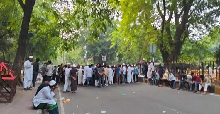 আ’ লীগ নিষিদ্ধের দাবিতে সকালেও চলছে আন্দোলন