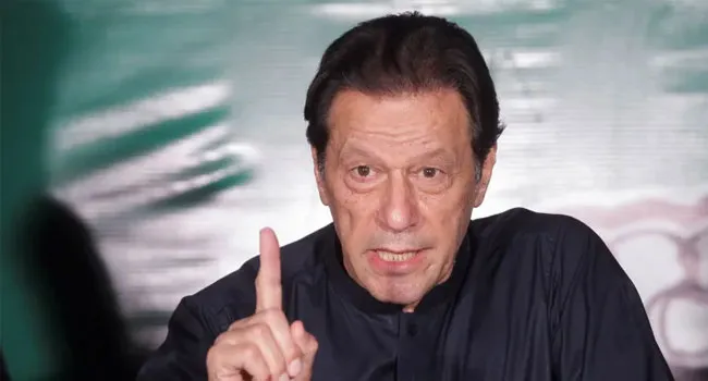 সামাজিক যোগাযোগমাধ্যমে ইমরান খানের পোস্ট, সামনে এলো নতুন তথ্য!