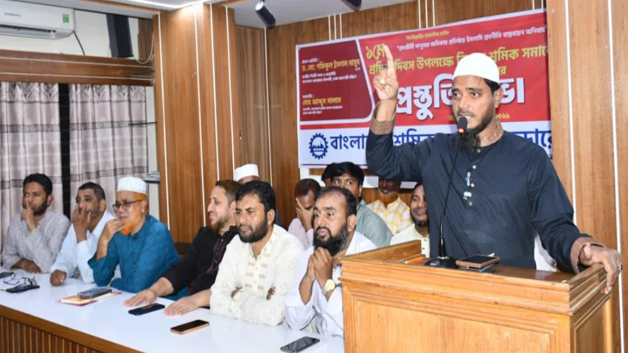 কার্ডে নয়, কার্যকর পদক্ষেপেই সঙ্কট সমাধান সম্ভব