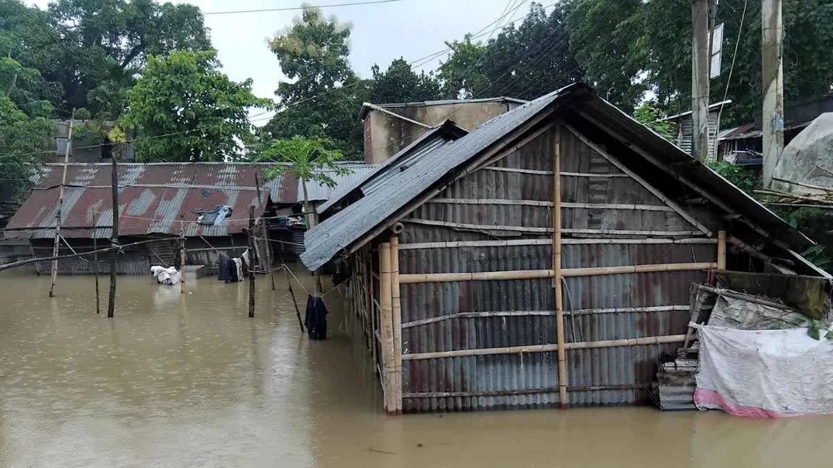 মনু নদের বাঁধ ভেঙে ১৫ গ্রাম প্লাবিত