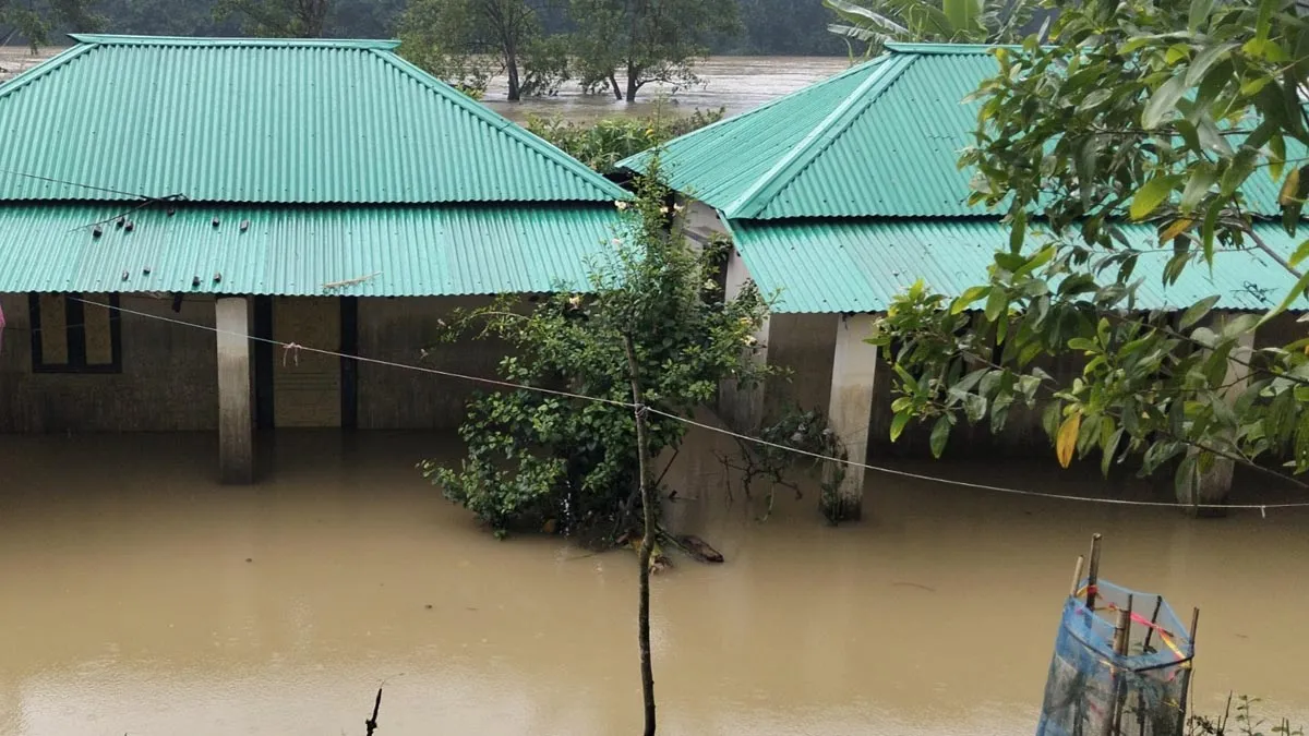 মৌলভীবাজারে প্রতিরক্ষা বাঁধ ভেঙে বন্যা