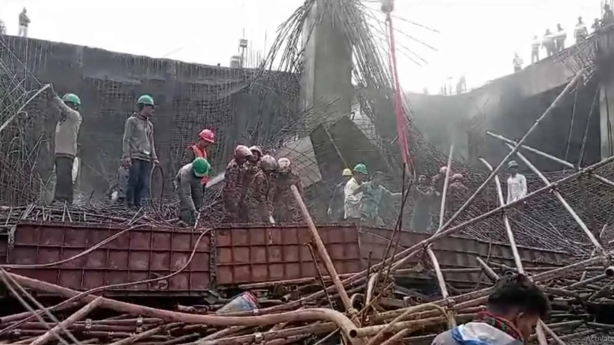 মুন্সিগঞ্জের নির্মাণাধীন ভবনের ছাদ ধসে আহত ২০