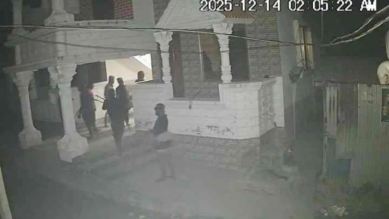 প্রবাসীর বাড়িতে স্বর্ণালংকার ও টাকা লুট