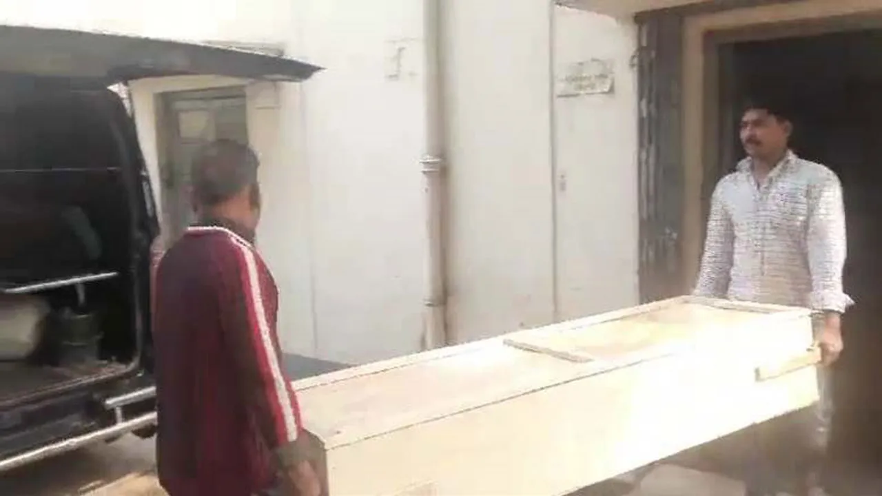 গোপীবাগে ট্রেনে আগুন : অবশেষে পরিবারের কাছে চার মরদেহ হস্তান্তর