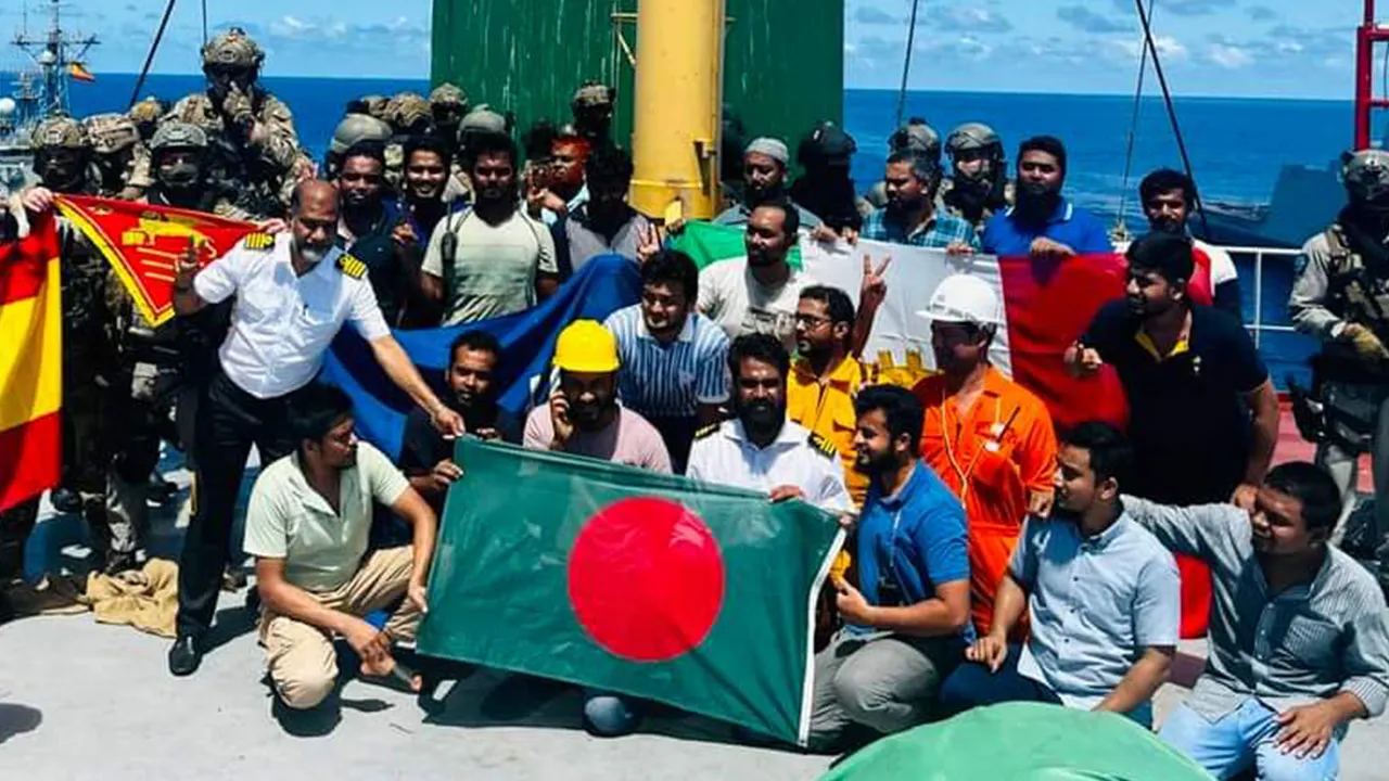 ২১ নাবিক দেশে ফিরবেন জাহাজে, বাকি দুজন বিমানে