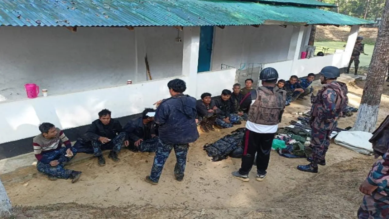 বিজিবি ক্যাম্পে আশ্রয় নিয়েছেন মিয়ানমার পুলিশের ৯৫ সদস্য