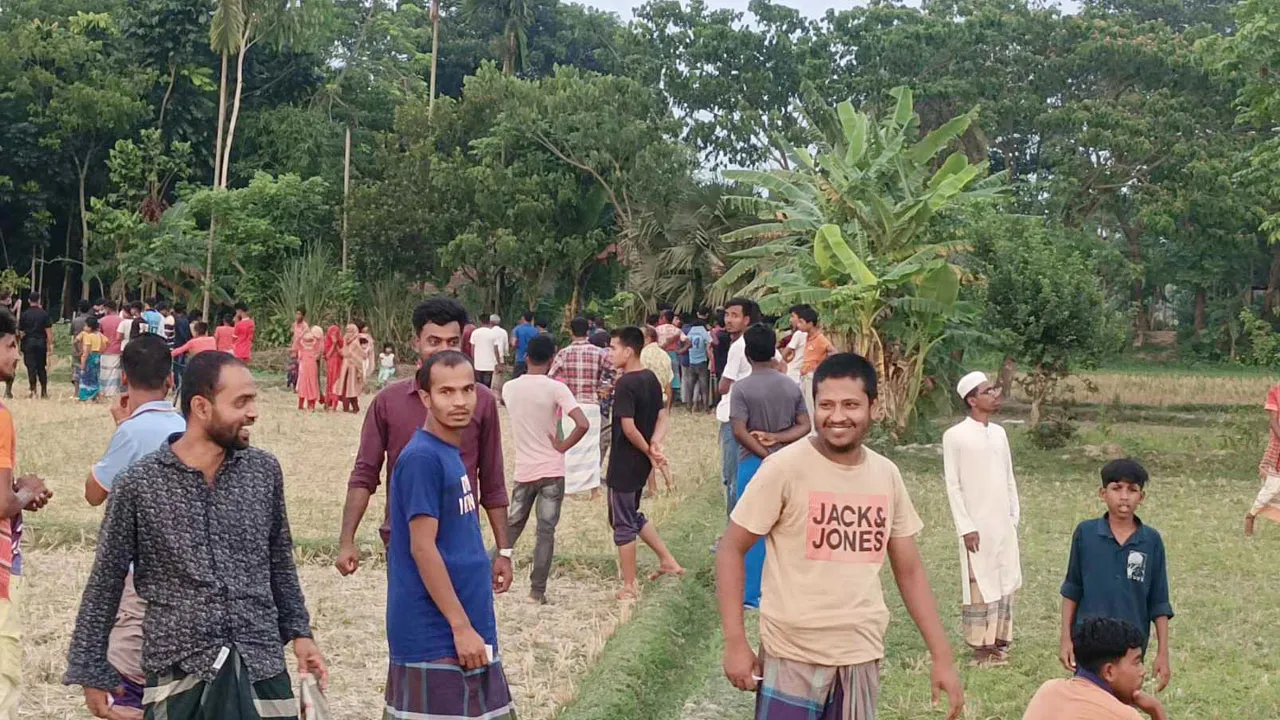 ময়মনসিংহে গর্তে পাওয়া তিন মরদেহ একই পরিবারের, ধারণা পুলিশের