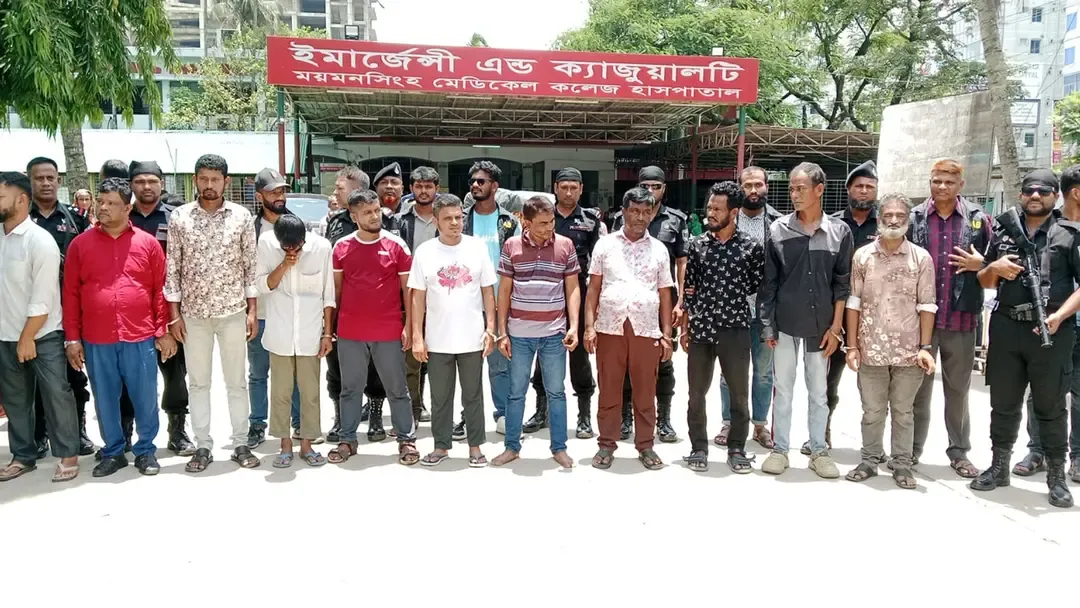 ময়মনসিংহ মেডিকেলে নারীসহ ১৪ দালাল গ্রেপ্তার