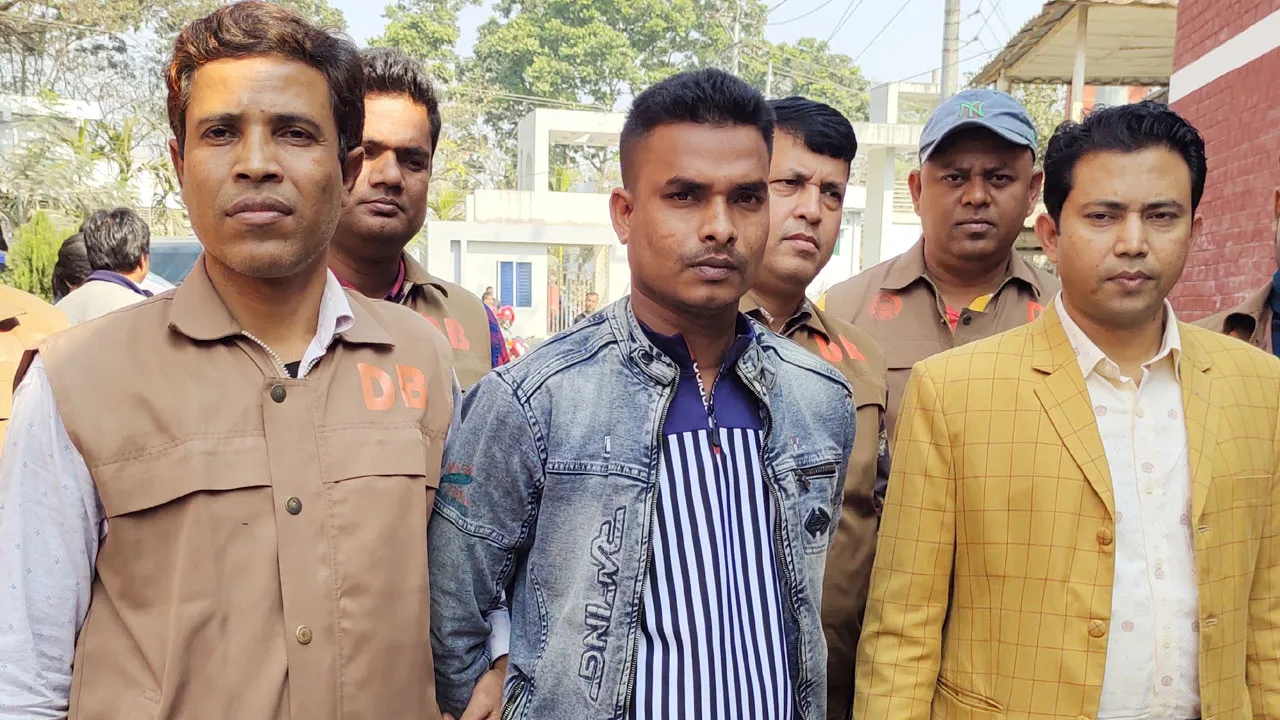 নৌবাহিনীর সদস্য পরিচয়ে ১৩ বিয়ে, অর্ধকোটি টাকা আত্মসাৎ