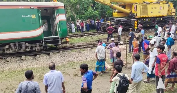 মেয়াদোত্তীর্ণ ইঞ্জিন-জরাজীর্ণ ট্র্যাকে বিপর্যস্ত রেলপথ