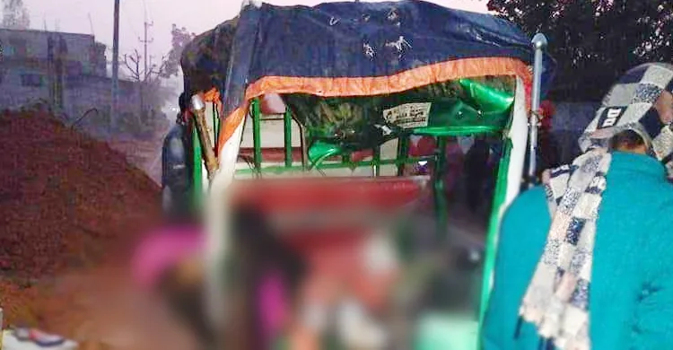 ভালুকায় অটোরিকশা-পিকআপ সংঘর্ষে দুই পোশাক শ্রমিক নিহত