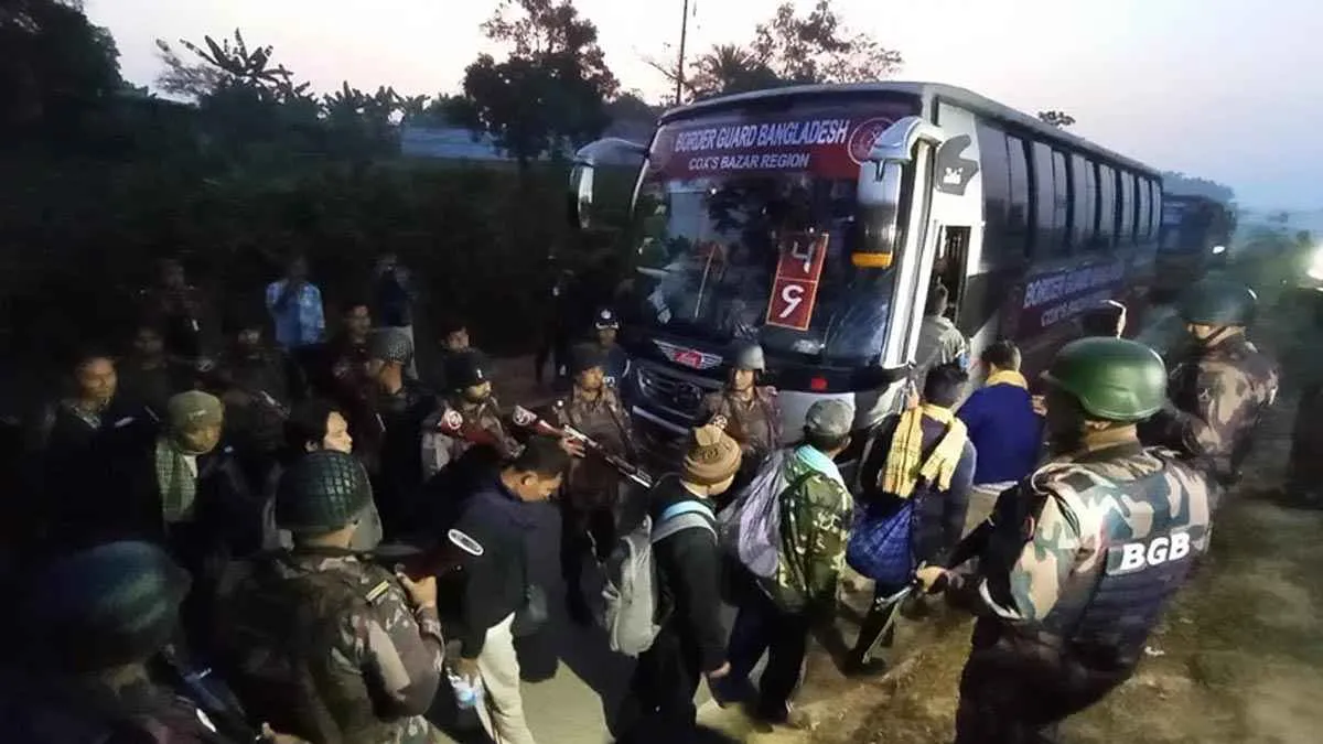 পালিয়ে আসা ৩৩০ মিয়ানমার সীমান্তরক্ষীকে হস্তান্তরের প্রক্রিয়া চলছে