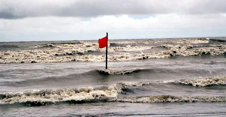 বৃষ্টি আরও দুদিন থাকতে পারে, ৩ নম্বর সংকেত বহাল