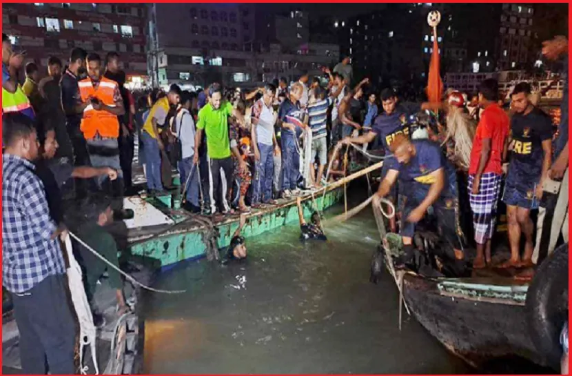 বুড়িগঙ্গায় ওয়াটার বাসডুবি, নারী-শিশুসহ ৪ লাশ উদ্ধার