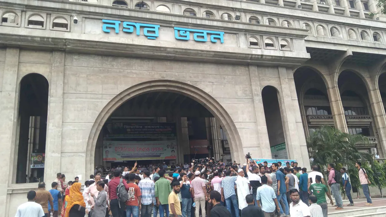 নগর ভবনে ফের ইশরাক, সঙ্গে অনুসারীরা