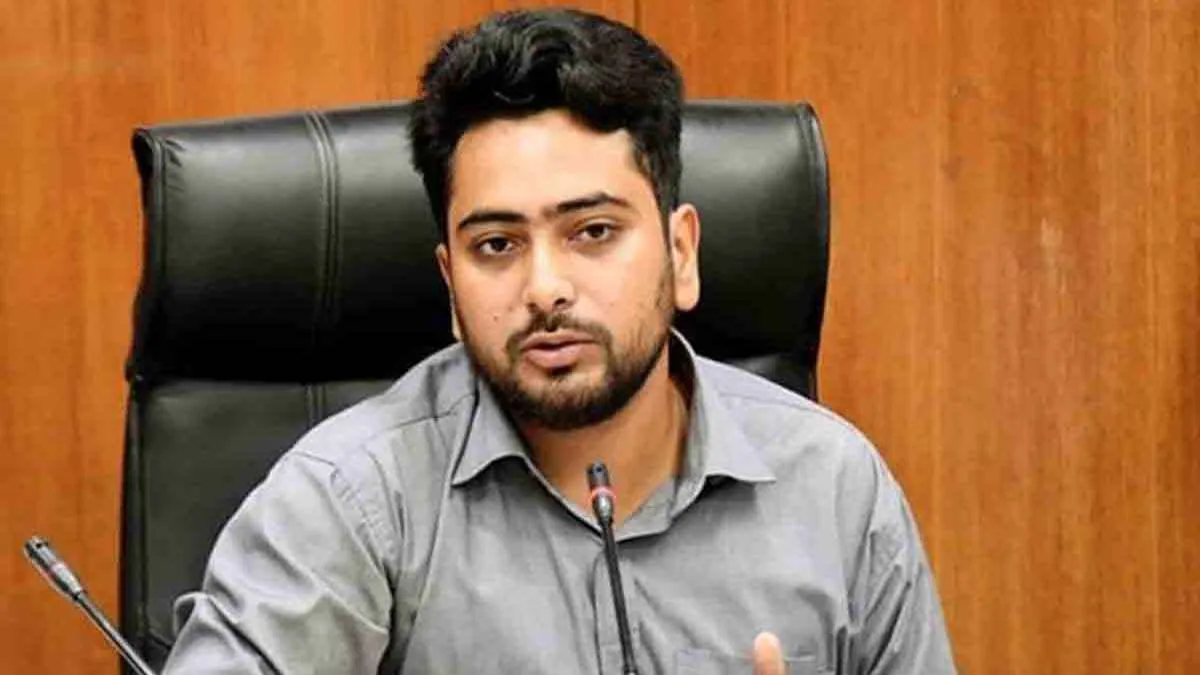 জনগণের প্রত্যাশা মতো গণমাধ্যমের সহায়তা পাচ্ছি না: উপদেষ্টা নাহিদ