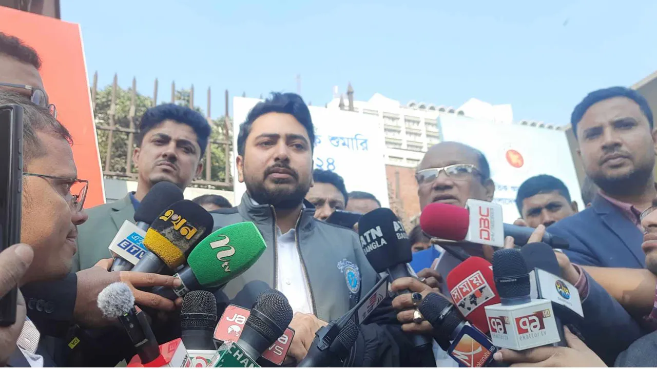 অস্থায়ী পাস নিয়ে সাংবাদিকরা সচিবালয়ে প্রবেশ করতে পারবেন : তথ্য উপদেষ্টা
