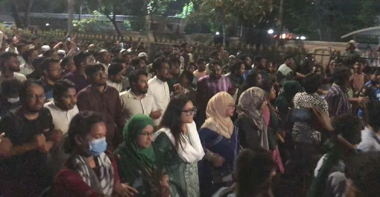 যমুনার সামনে নাহিদ ইসলামসহ এনসিপির শীর্ষ নেতারা