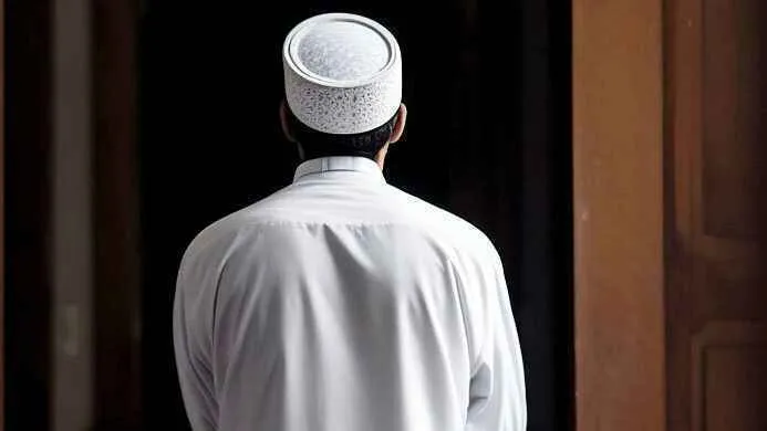 নামাজে প্রায় সময় হাই আসে, করণীয় কী