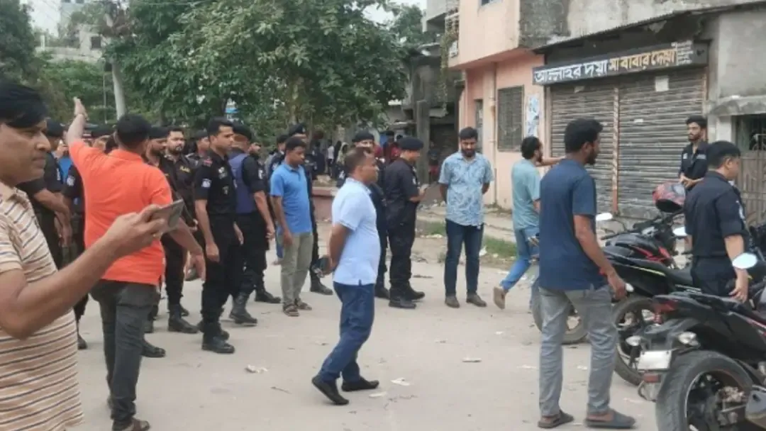 নারায়ণগঞ্জে র‌্যাবের ওপর হামলা, আহত ৩