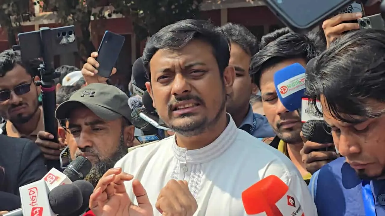 আব্বাসের আসনে হাড্ডাহাড্ডি লড়াই, এগিয়ে নাসীরুদ্দীন পাটওয়ারী