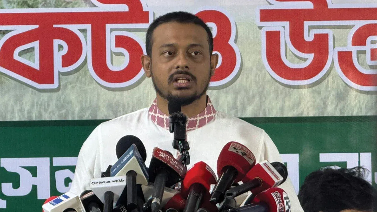 খামেনির জানাজায় অংশ নিতে ইরান যাচ্ছেন নাসীরুদ্দীন পাটওয়ারী