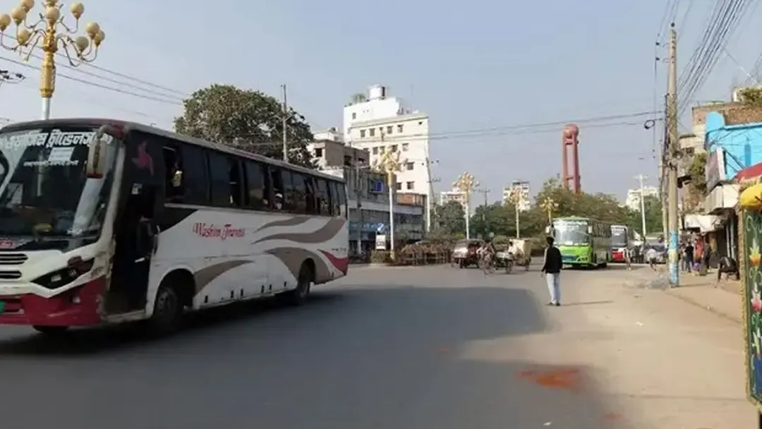 ৩০ ঘণ্টা পর রাজশাহী-নাটোরে বাস চলাচল শুরু