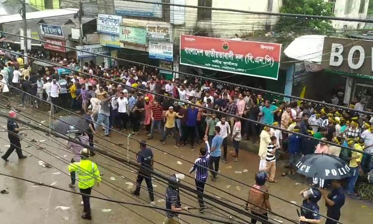 1 killed, over 200 injured, Police-BNP clash in 6 dist