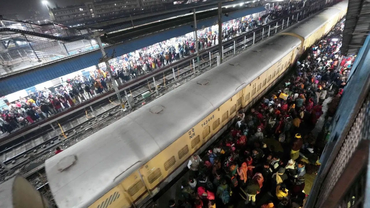 new-delhi-railway-station-20250216083107