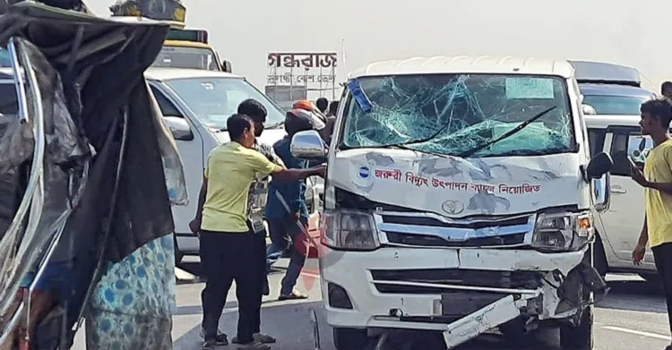 কাঁচপুরে সড়ক দুর্ঘটনায় নিহত ৩