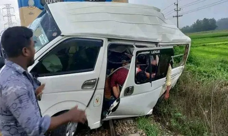চট্টগ্রামে মাইক্রোবাসে ট্রেনের ধাক্কায় নিহত ১১