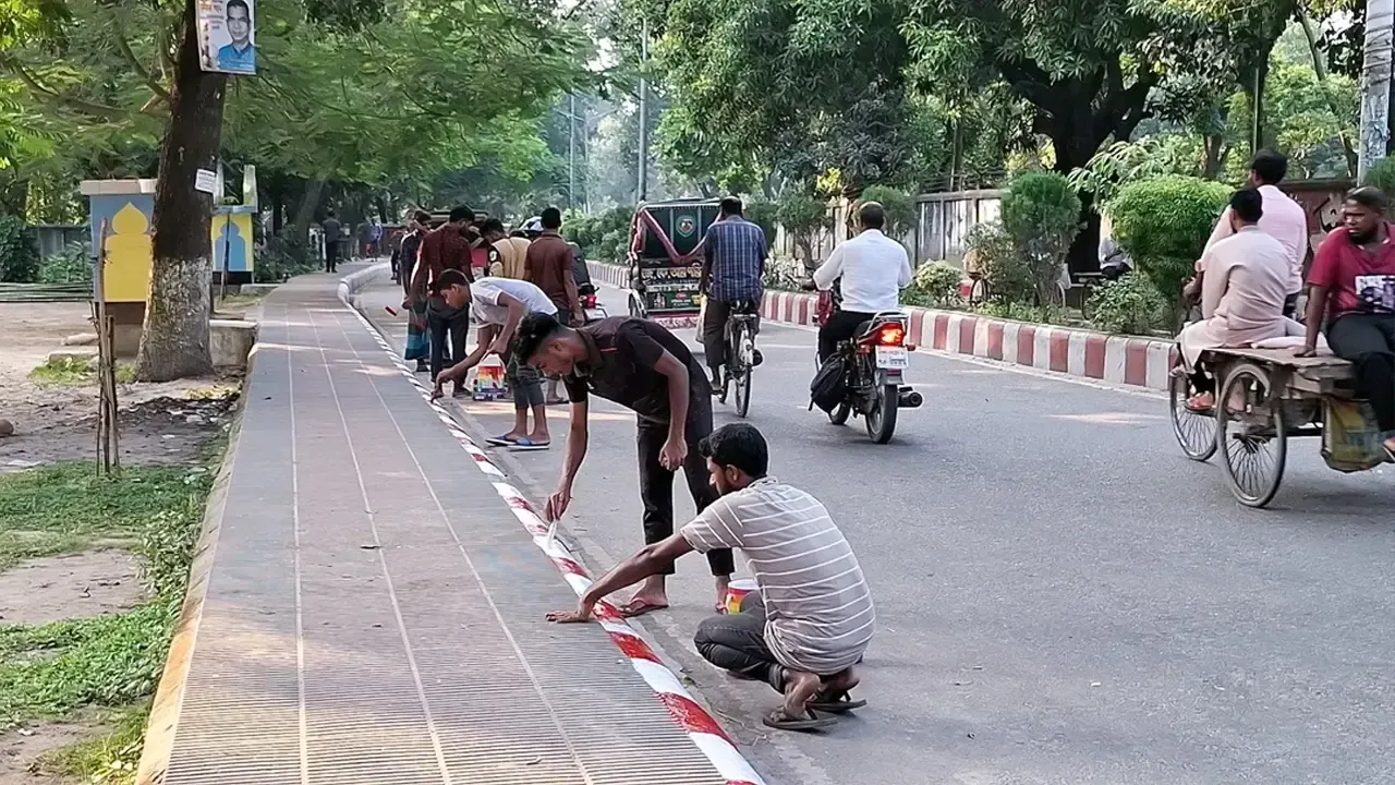 সৈয়দপুর বিমানবন্দর সড়কে চলছে সাজসজ্জা