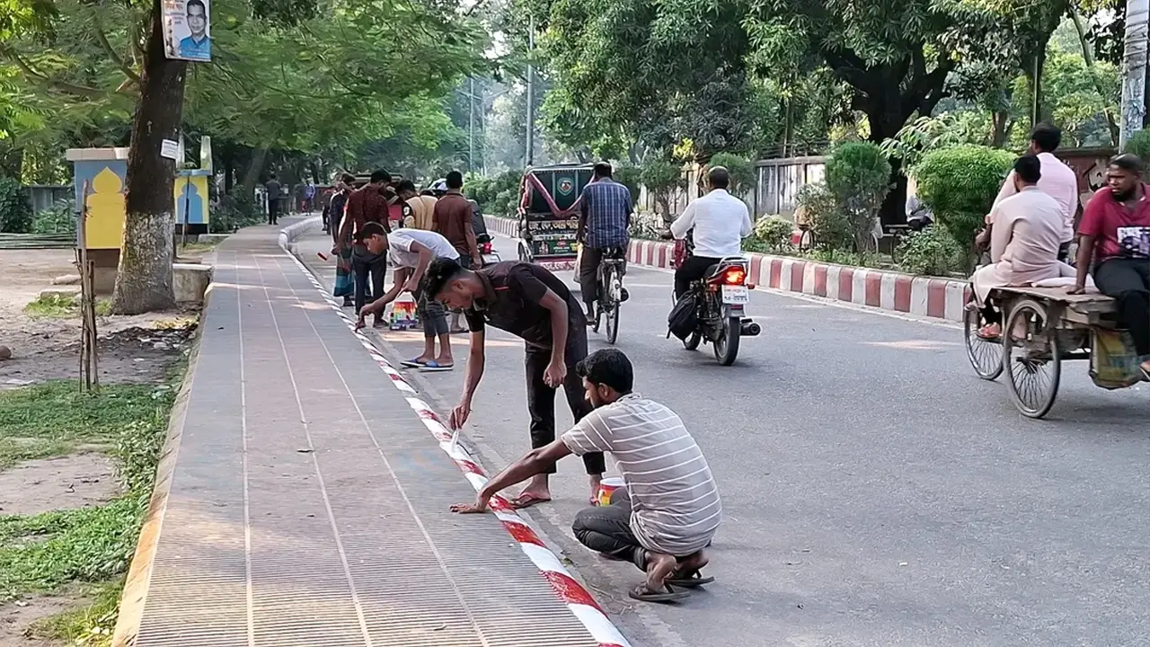 সৈয়দপুর বিমানবন্দর সড়কে চলছে সাজসজ্জা