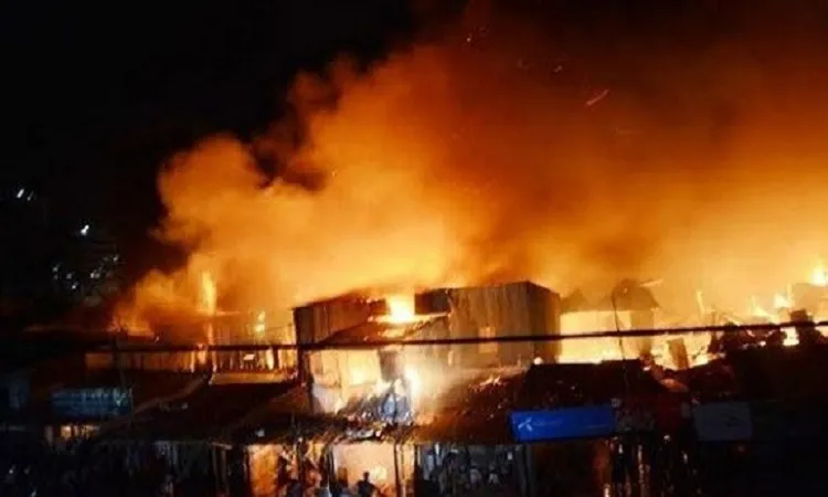 নীলক্ষেত বইয়ের মার্কেটে ভয়াবহ আগুন