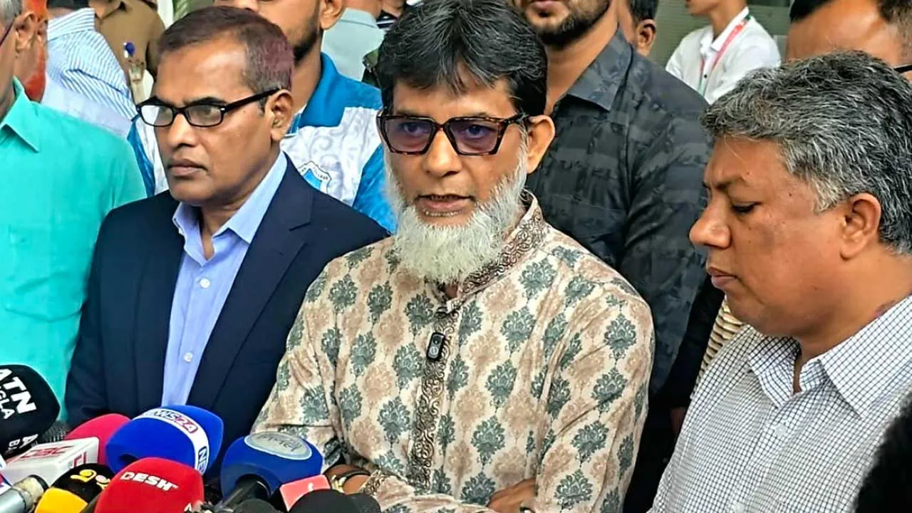 ২ ট্রেনের শিডিউল বিপর্যয়-পরিবেশ কিছুটা নষ্ট হয়েছে : রেলপথ প্রতিমন্ত্রী