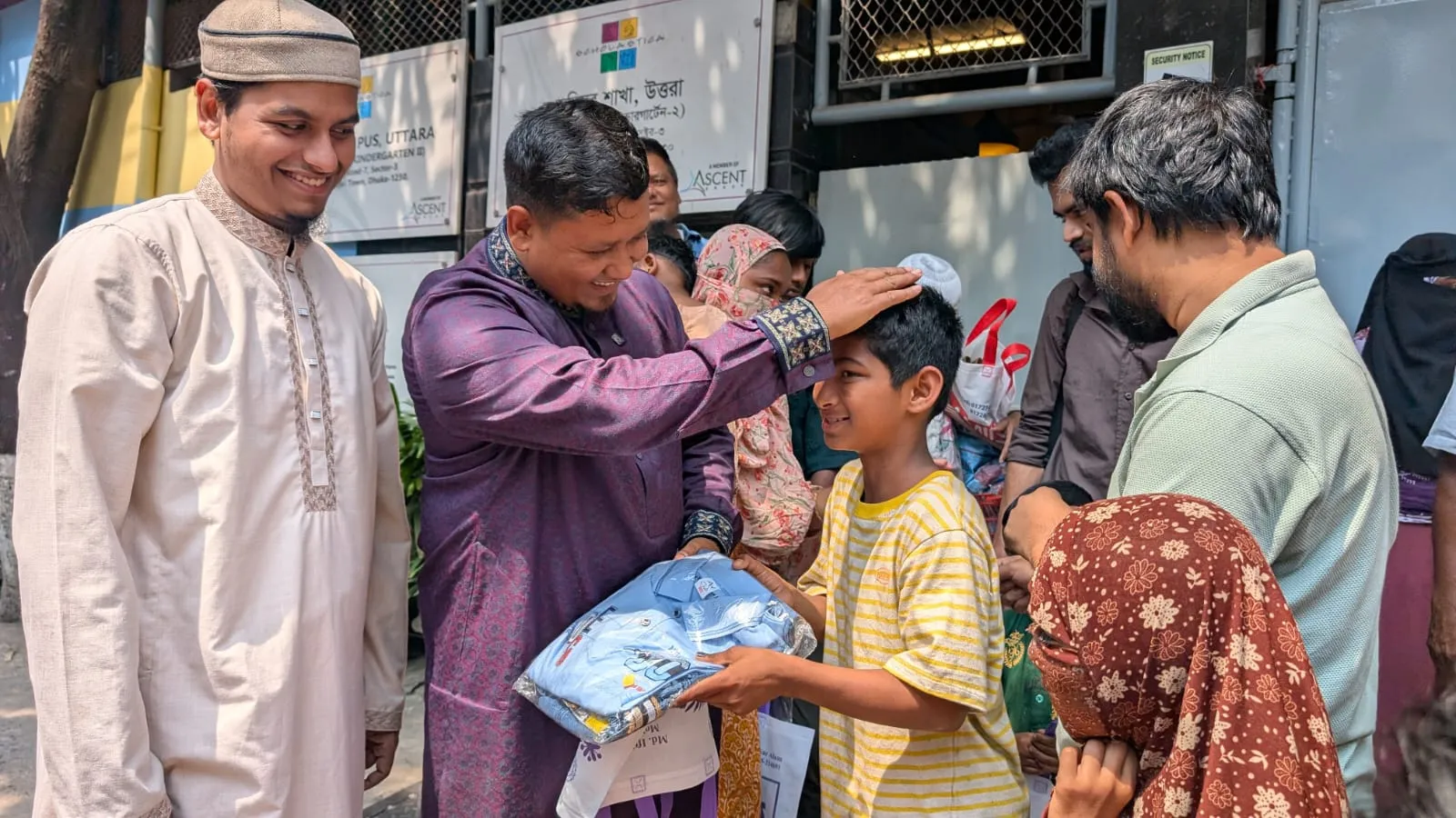 পথশিশুদের ঈদ আনন্দে রাঙালো কানেকশন এইড ফাউন্ডেশন