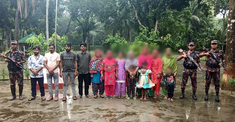 নওগাঁ সীমান্তে ১৮ জনকে ঠেলে পাঠালো বিএসএফ