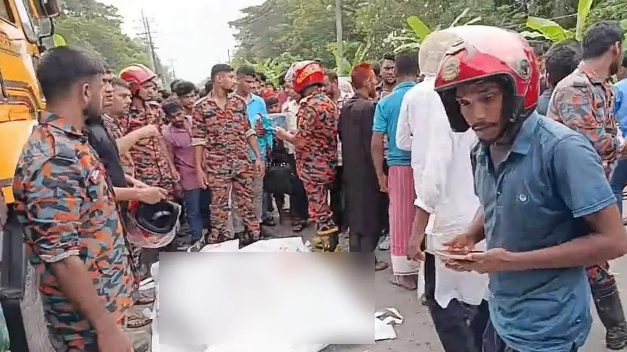 নোয়াখালীর কবিরহাটে ট্রাকচাপায়  ৬ যাত্রী নিহত