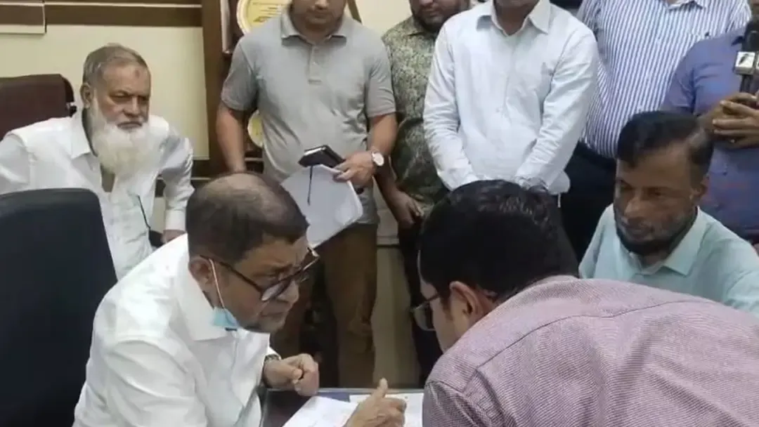 হঠাৎ নোয়াখালী জেনারেল হাসপাতালে স্বাস্থ্যমন্ত্রী, তত্ত্বাবধায়ক ক্লোজড