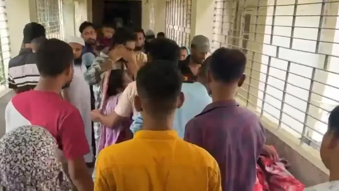 নরসিংদীতে বাড়িতে ঢুকে গুলি করে হত্যা