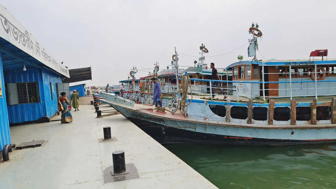 বৈরী আবহাওয়া : ৬ রুটে নৌ-চলাচল বন্ধ ঘোষণা