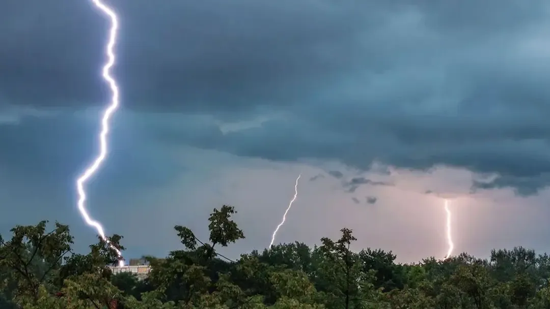 ৬ জেলায় বজ্রপাতে ৮ জনের মৃত্যু