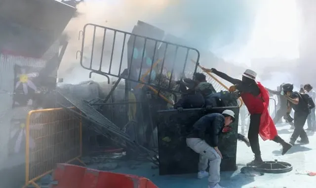 Clashes injure 120 at protest against Mexico president