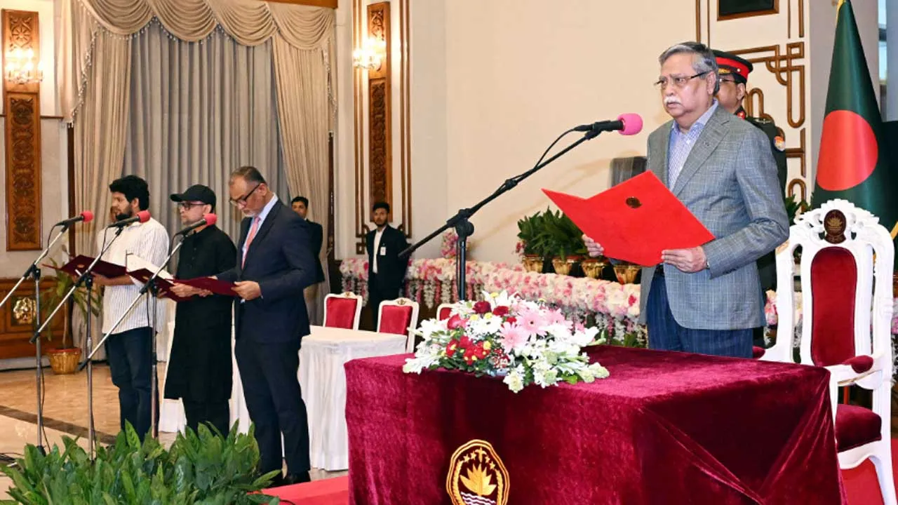 শপথ নিলেন নতুন ৩ উপদেষ্টা