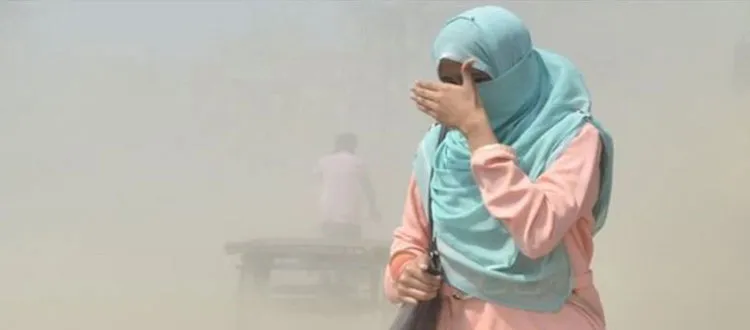 বায়ুদূষণের তালিকায় আজ শীর্ষ চারে ঢাকা