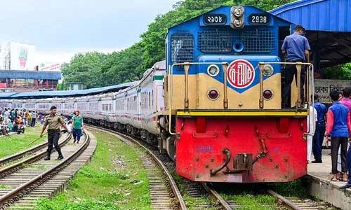 বুধবার থেকে শতভাগ যাত্রী নিয়ে চলবে ট্রেন