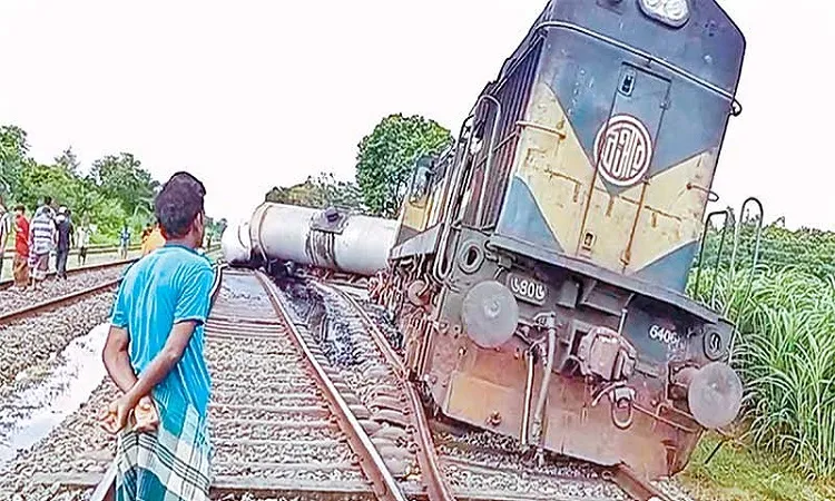 Oil train derails, rail traffic halt with Khulna